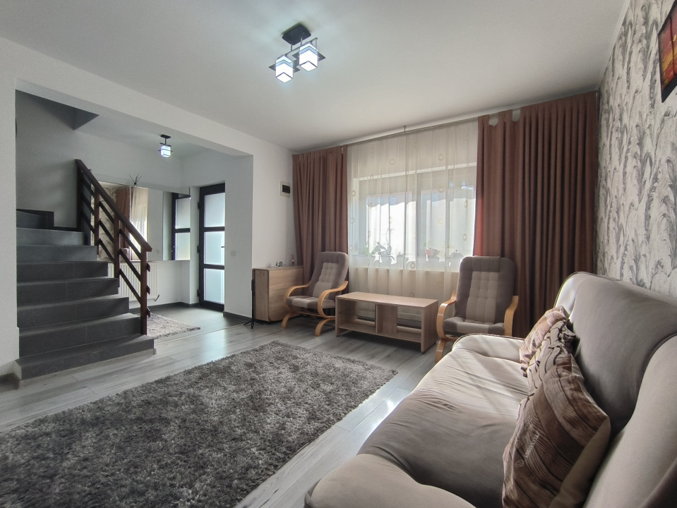 Casa duplex cu trei camere in Valea Adanca, langa Fundatia Omenia