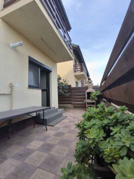 Casa duplex cu trei camere in Valea Adanca, langa Fundatia Omenia