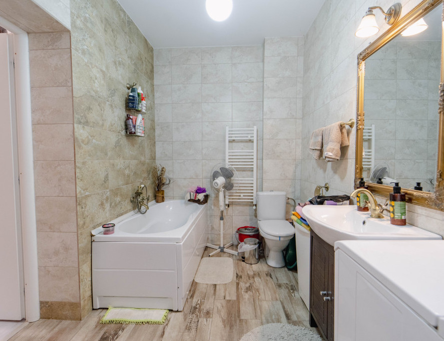 Apartament cu teren în Tătărași, reper Piața Chirilă
