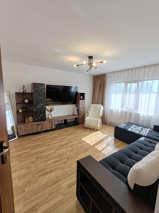 Casa de vanzare cu 4 camere, in centrul comunei Holboca, Iasi
