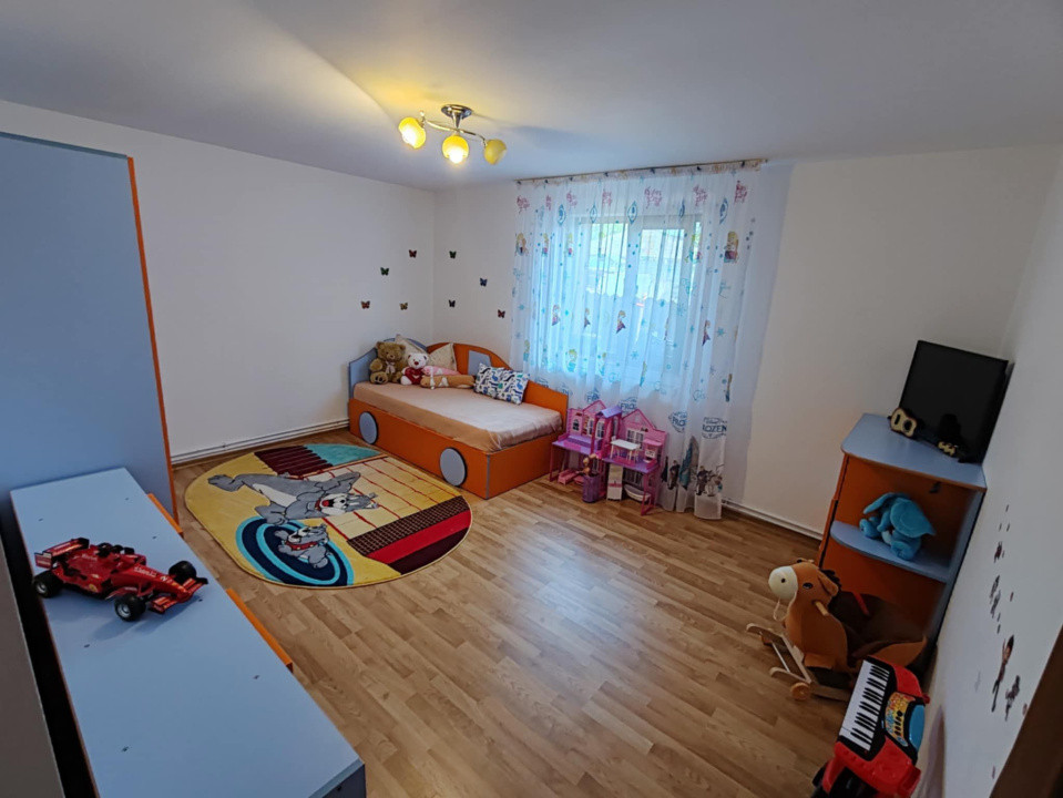 Casa de vanzare cu 4 camere, in centrul comunei Holboca, Iasi