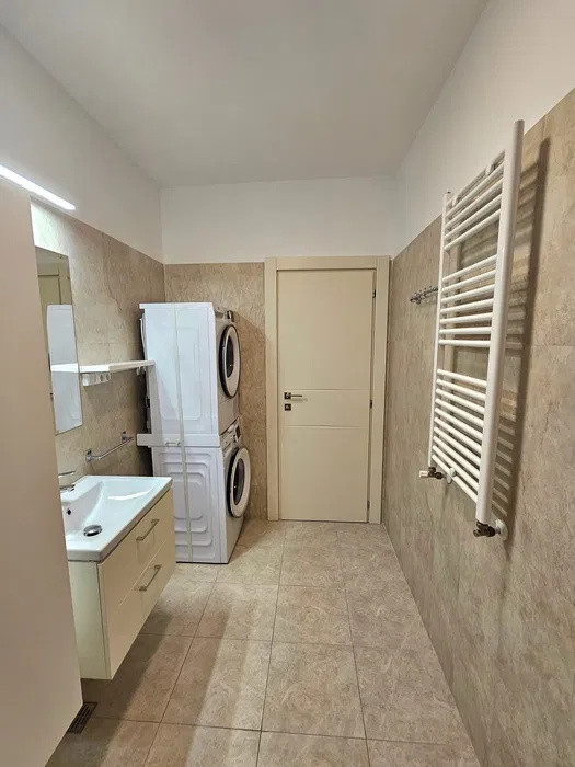 Garsonieră modernă, complet utilată situata pe Splai Bahlui