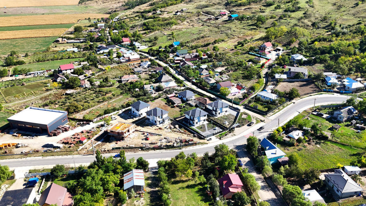 Vilă Individuală P+M, 4 Camere, 2 Băi - Lețcani, Banu