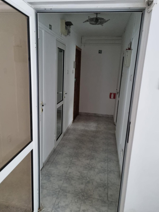 Spatiu comercial la bulevard, cu vad intens, Podu Ros, liber!