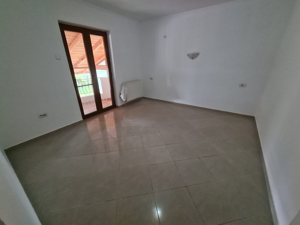 Etaj de vila, spatiu comercial sau de birouri, pentru cabinete, magazine etc 