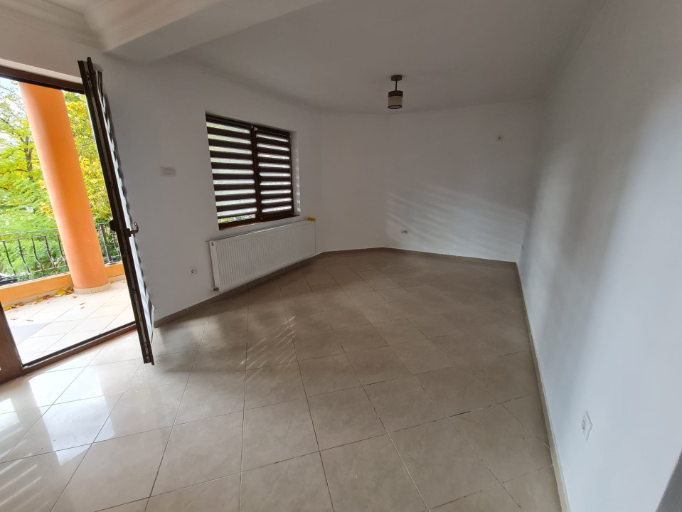 Etaj de vila, spatiu comercial sau de birouri, pentru cabinete, magazine etc 