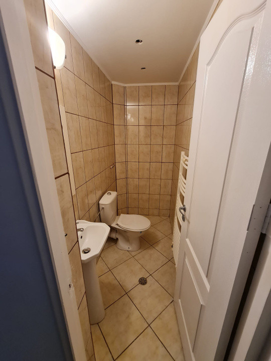 Etaj de vila, spatiu comercial sau de birouri, pentru cabinete, magazine etc 