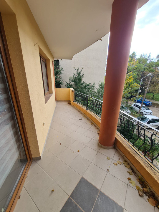 Etaj de vila, spatiu comercial sau de birouri, pentru cabinete, magazine etc 