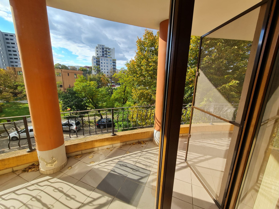 Etaj de vila, spatiu comercial sau de birouri, pentru cabinete, magazine etc 