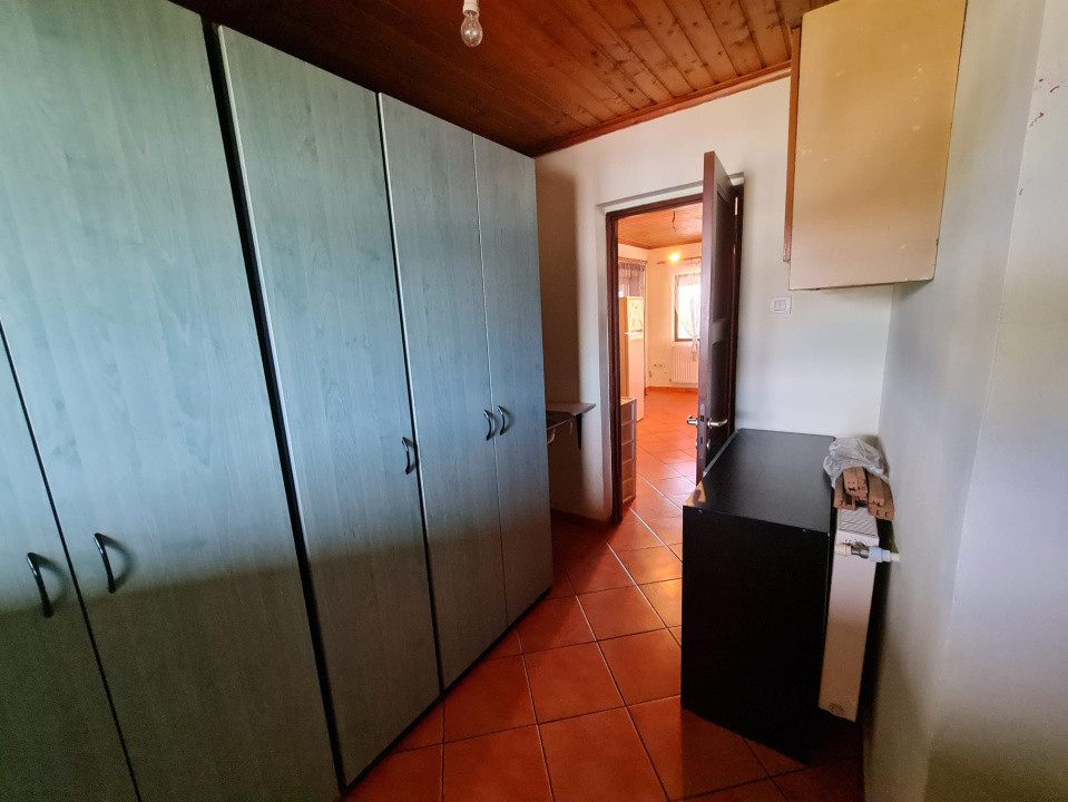 Etaj de vila, spatiu comercial sau de birouri, pentru cabinete, magazine etc 