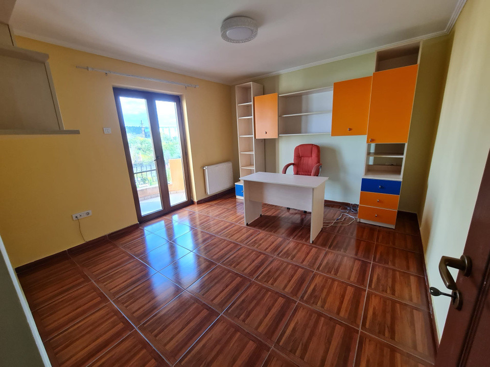 Etaj de vila, spatiu comercial sau de birouri, pentru cabinete, magazine etc 