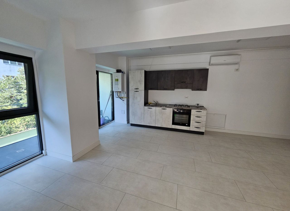 Apartament 3 camere nemobilat, pentru birouri, salon etc