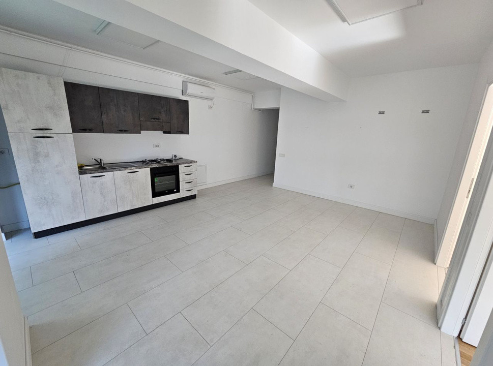 Apartament 3 camere nemobilat, pentru birouri, salon etc