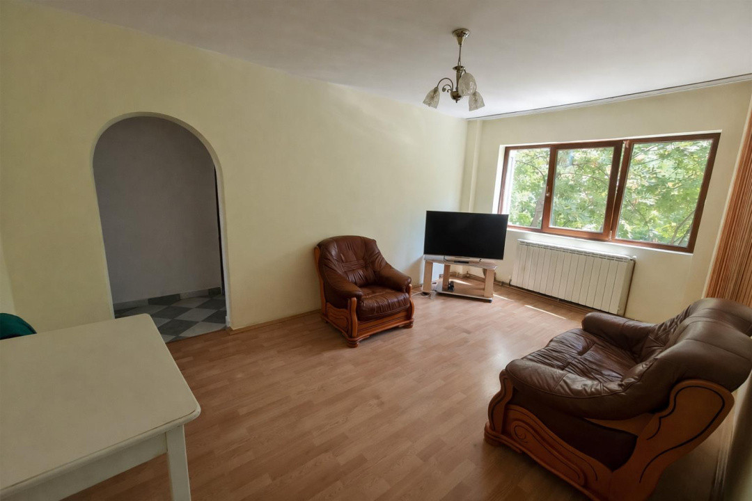 Apartament cu 3 camere in Podu Ros, Rond, et.1