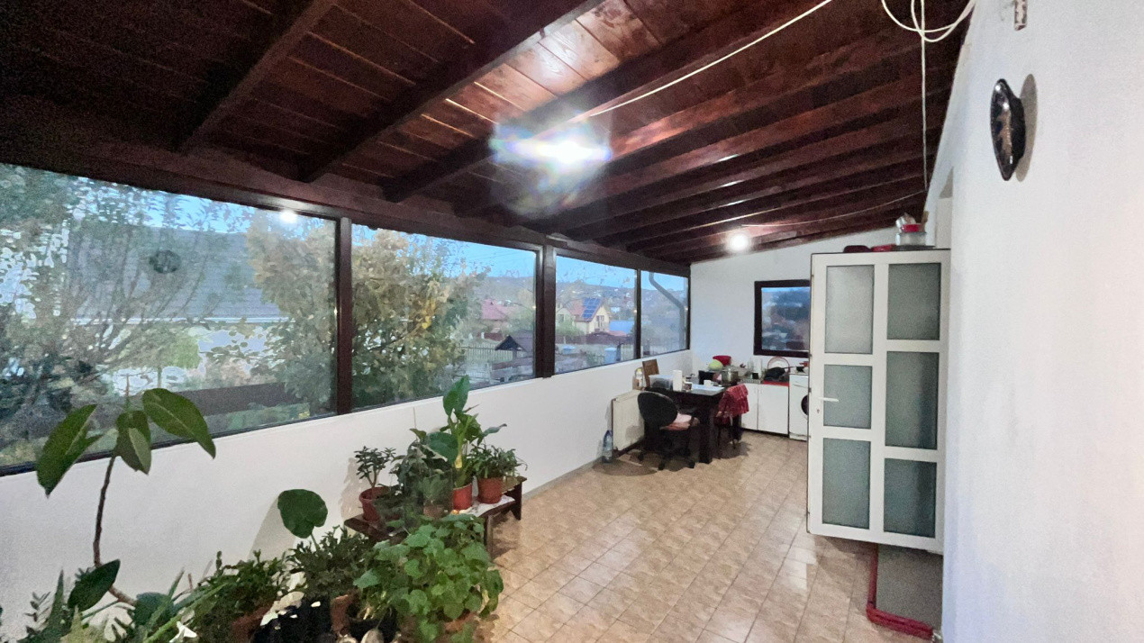 Apartament in bloc-vila, pe 2 nivele, demisol si parter, cu curte, in Bucium!