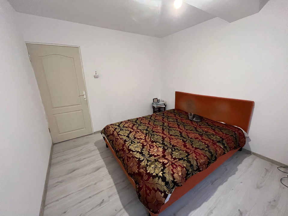 Apartament in bloc-vila, pe 2 nivele, demisol si parter, cu curte, in Bucium!
