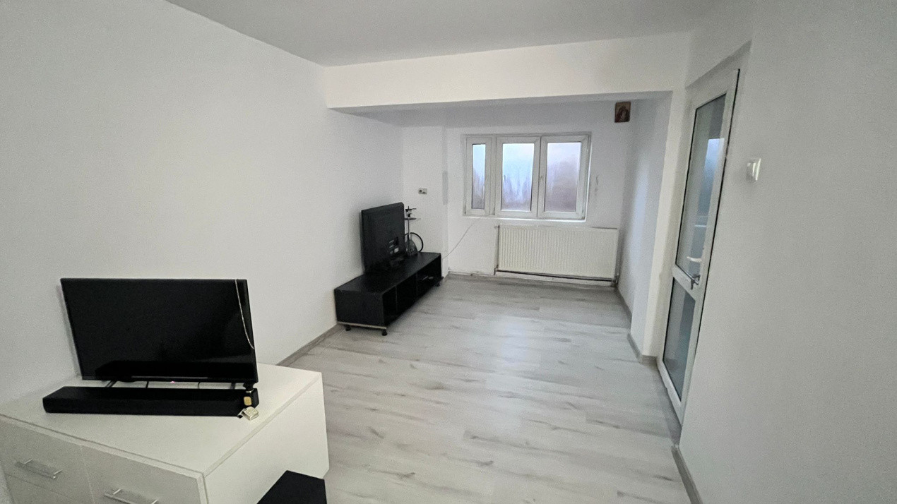 Apartament in bloc-vila, pe 2 nivele, demisol si parter, cu curte, in Bucium!