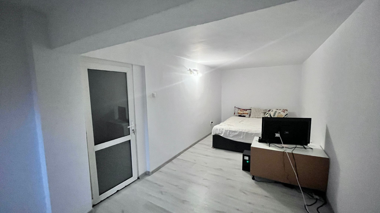Apartament in bloc-vila, pe 2 nivele, demisol si parter, cu curte, in Bucium!