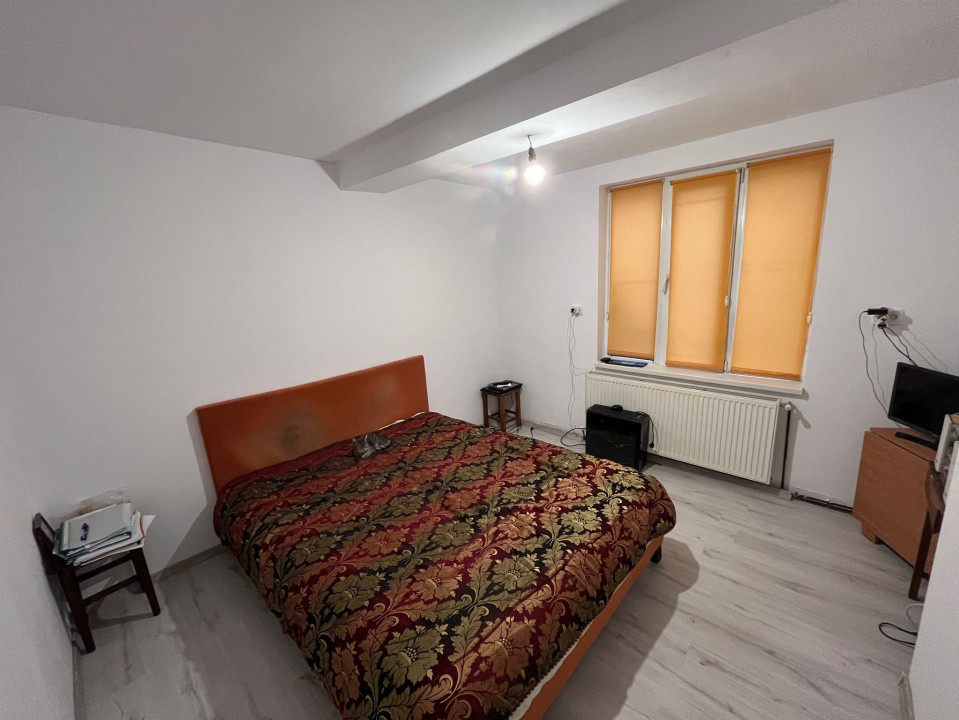 Apartament in bloc-vila, pe 2 nivele, demisol si parter, cu curte, in Bucium!