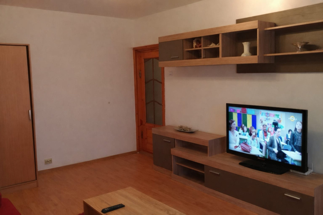 Apartament cu 2 camere decomandate in Nicolina 1, et 3 din 4 ,renovat