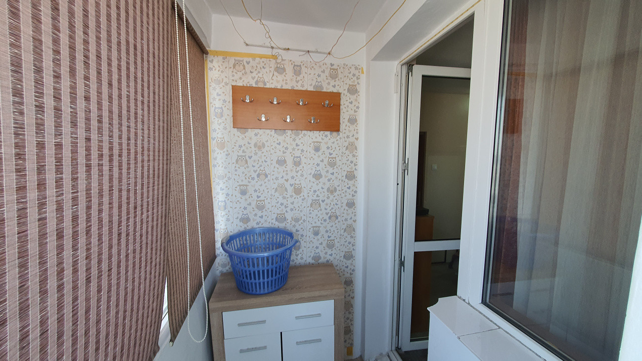 Inchiriez apartament 3 camere decomandat Podul Ros 