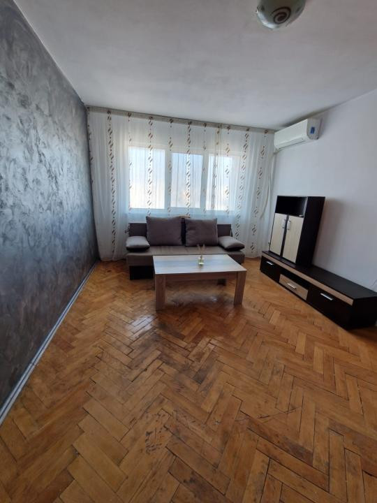 Apartament cu 2 camere in apropiere de Palas, semidecomandat, luminos, spatios!