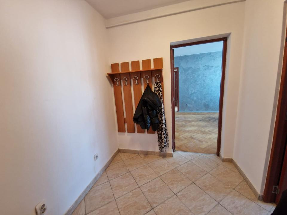 Apartament cu 2 camere in apropiere de Palas, semidecomandat, luminos, spatios!