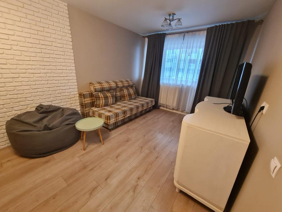 Apartament cu 2 camere decomandate in Podu Ros,  vizavi de Palas, COMISION ZERO!