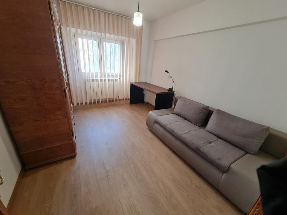 Apartament cu 4 camere si 2 bai, plus 2 balcoane, Esplanada Nicolina!