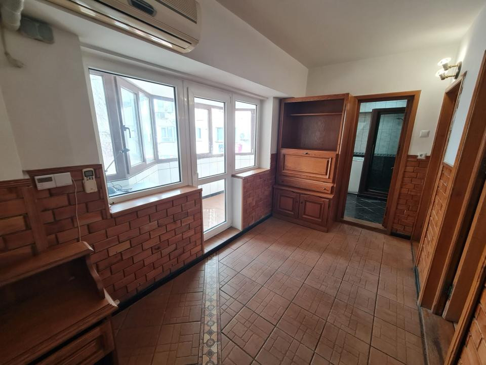 Apartament cu 4 camere si 2 bai, plus 2 balcoane, Esplanada Nicolina!