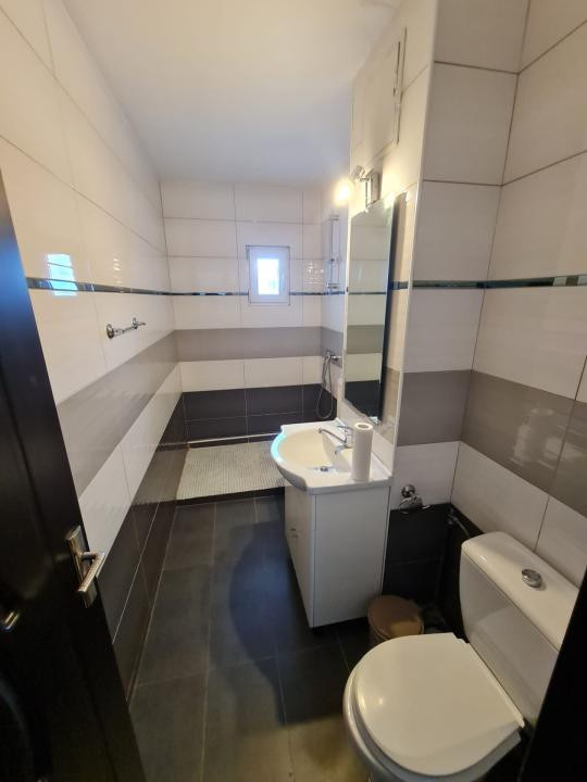 Apartament cu 2 camere decomandate in zona Bisericii Frumoasa, comision mic!