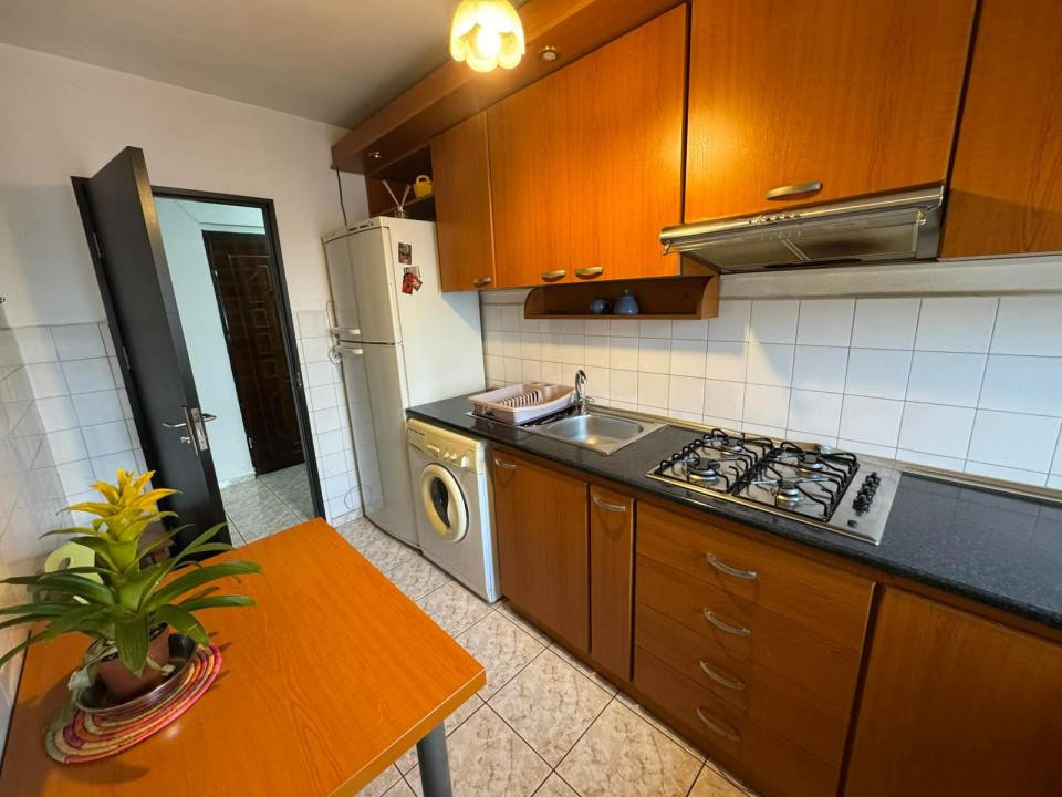 Apartament cu 2 camere decomandate in zona Bisericii Frumoasa!