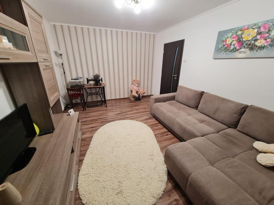 Apartament ultrafinisat cu balcon, la parter, in Pod de Piatra, fara risc!