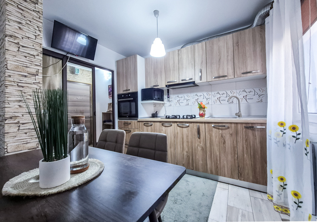 Zero comision!  Ultrafinisat cu balcon, 2 camere, in Pod de Piatra, fara risc!