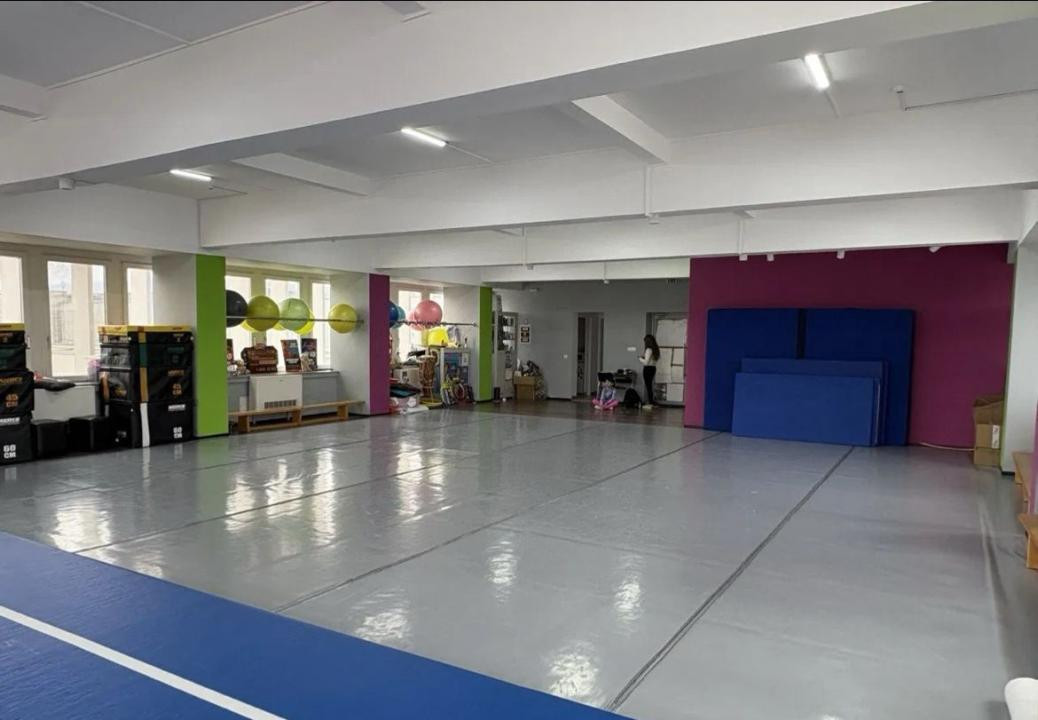 Spatiu de Birou/Comercial 240m2 zona Baza 3