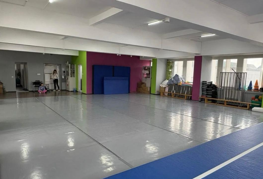 Spatiu de Birou/Comercial 240m2 zona Baza 3