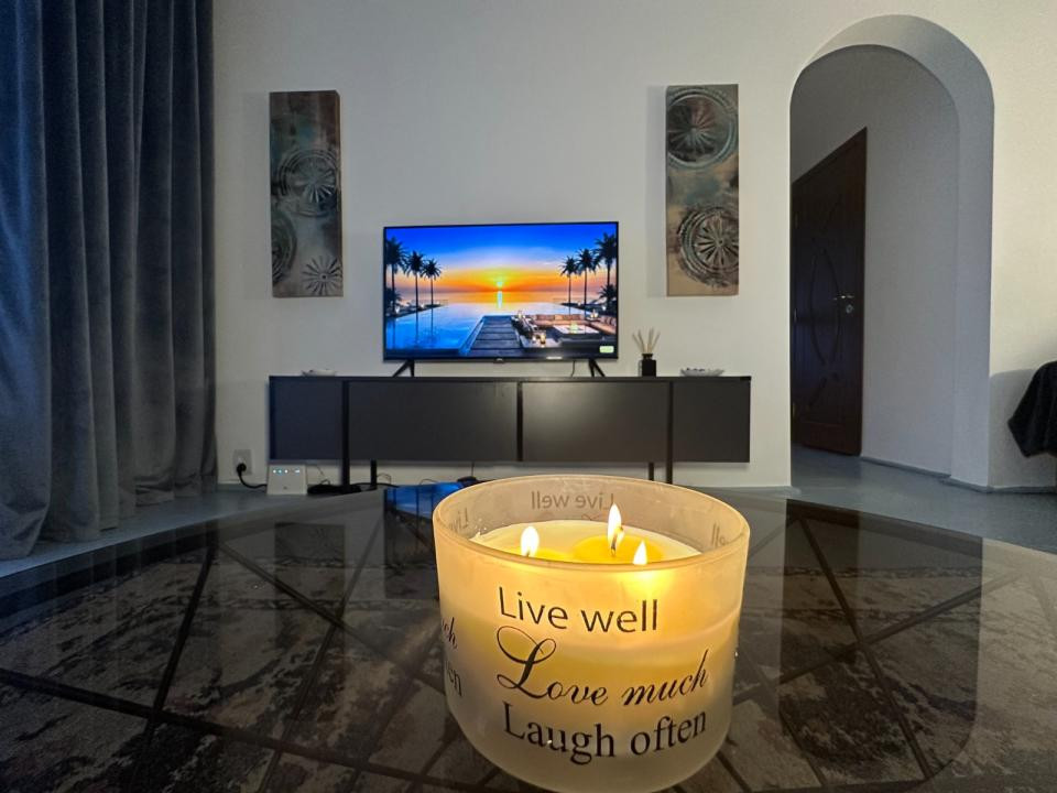 Apartament cu  2 camere semidecomandat in Podu Ros,etaj 1 !