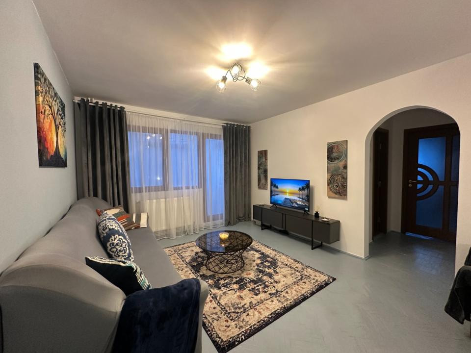 Apartament cu  2 camere semidecomandat in Podu Ros,etaj 1 !