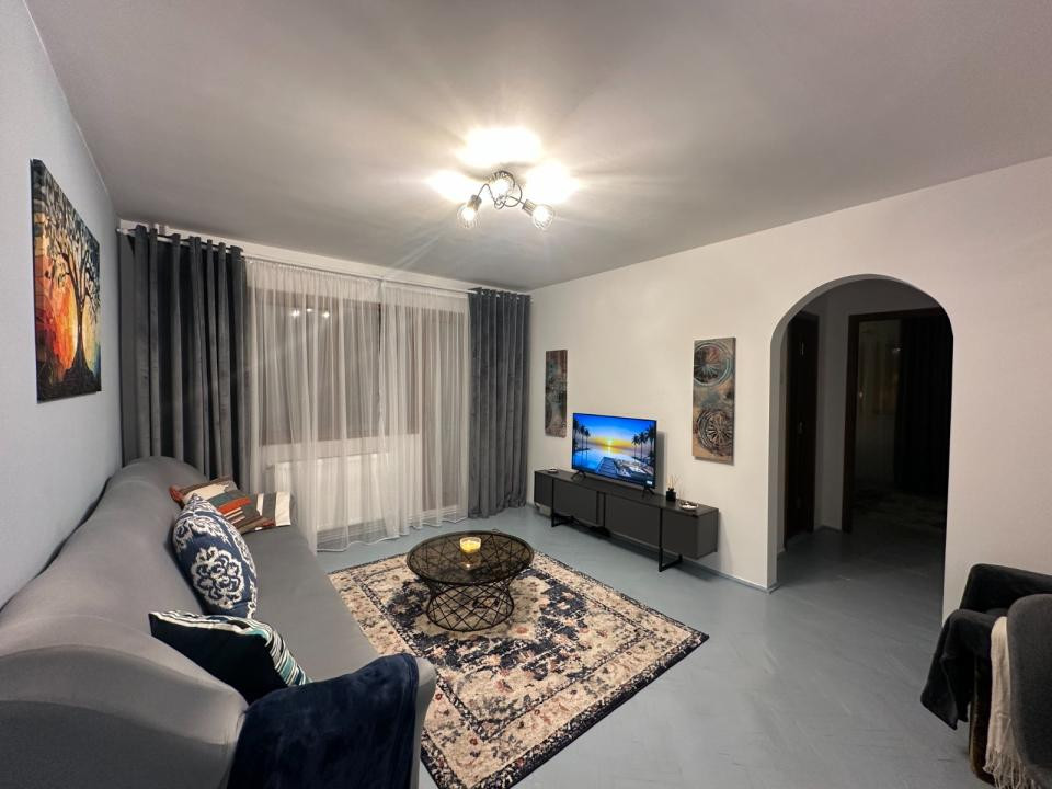 Apartament cu  2 camere semidecomandat in Podu Ros,etaj 1 !