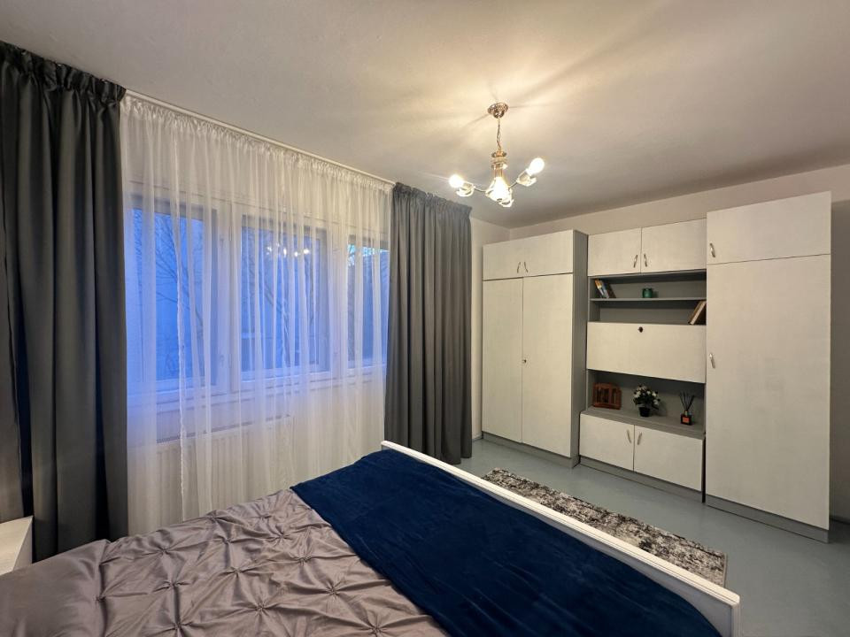 Apartament cu  2 camere semidecomandat in Podu Ros,etaj 1 !