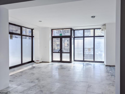 Spatiu ideal pentru salon/cabinet/after-school-vitrina mare-zona rezidentiala