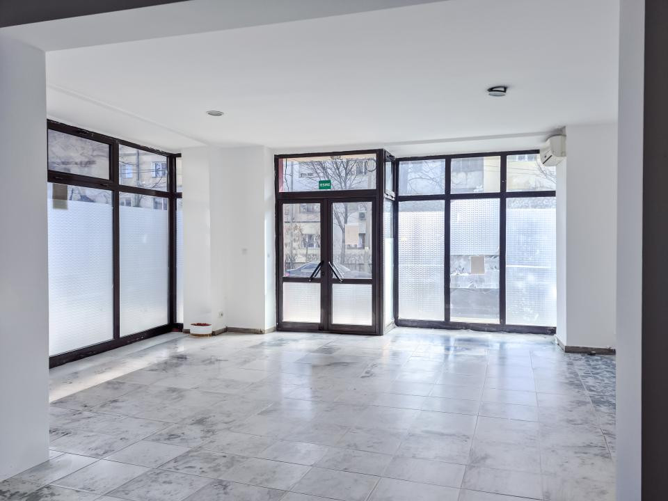 Spatiu ideal pentru salon/cabinet/after-school-vitrina mare-zona rezidentiala