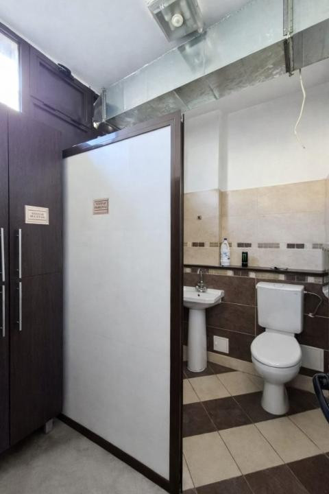 Spatiu ideal pentru salon/cabinet/after-school-vitrina mare-zona rezidentiala