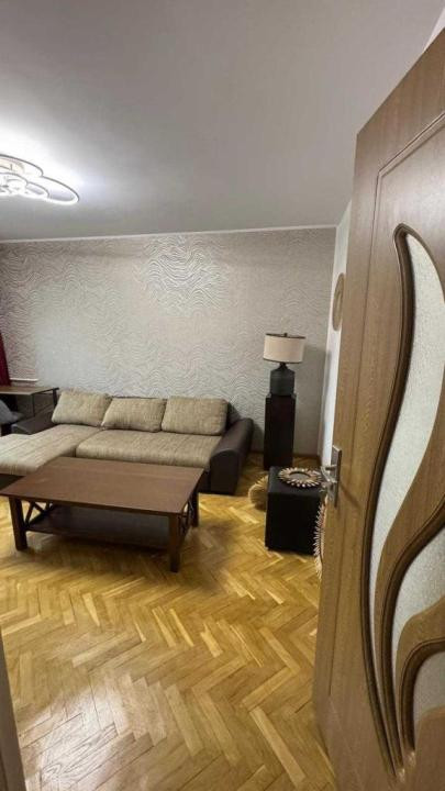 Ultracentral, Bd Independenței, etaj 3/8,  cu garaj concesionat, 3 cam, 2 bai