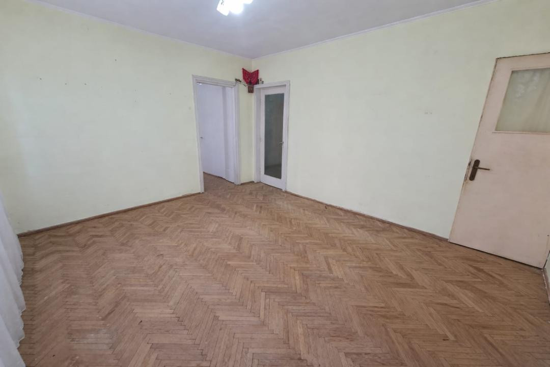 Apartament cu 2 camere langa Palas, et.1, circular!