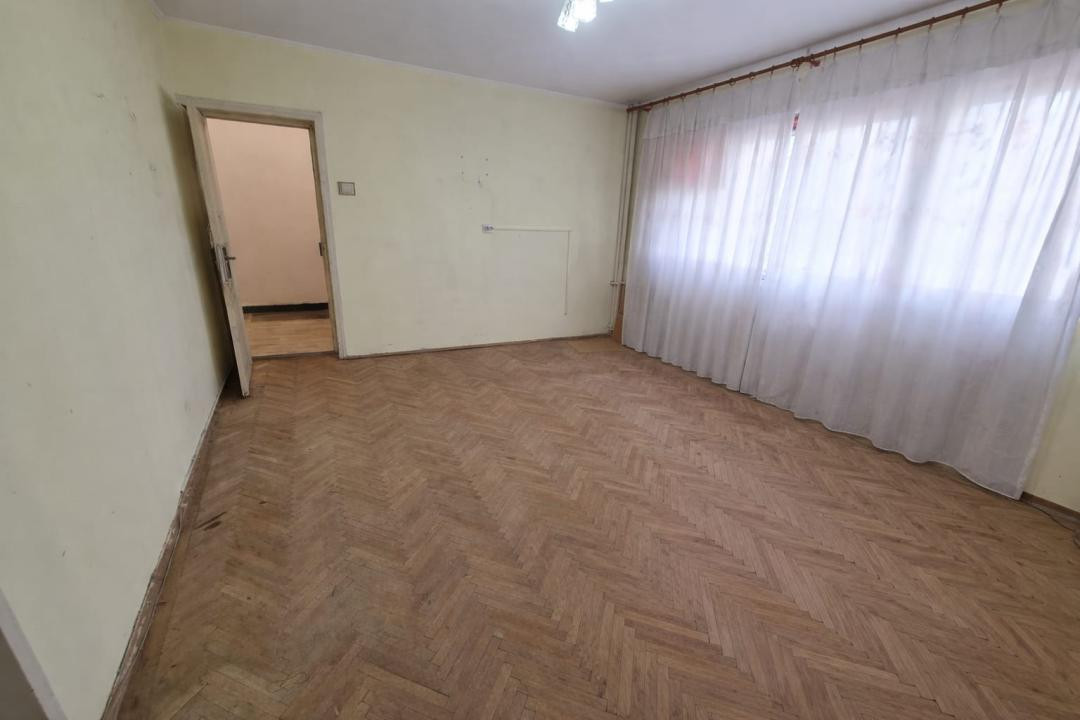 Apartament cu 2 camere langa Palas, et.1, circular!