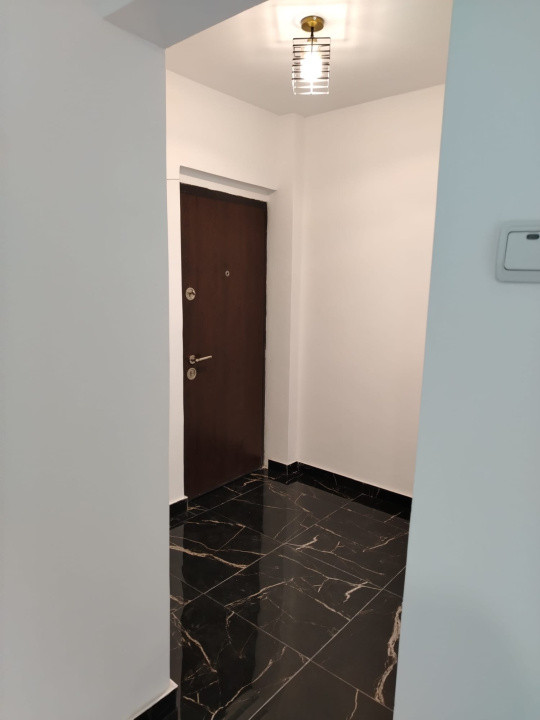 Apartament cu 2 camere langa Palas, et.1, circular! Comision zero!