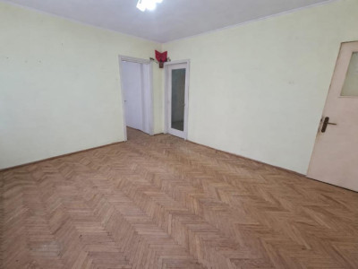 Apartament cu 2 camere langa Palas, et.1, circular!
