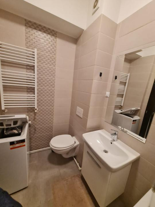 Apartament cu 1 camera plus bucatarie separata, balcon deschis si P privata!