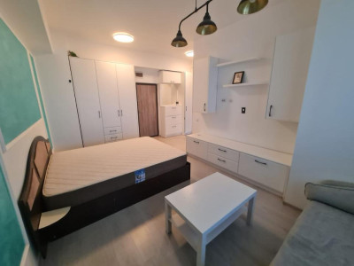 Apartament cu 1 camera plus bucatarie separata, balcon deschis si P privata!